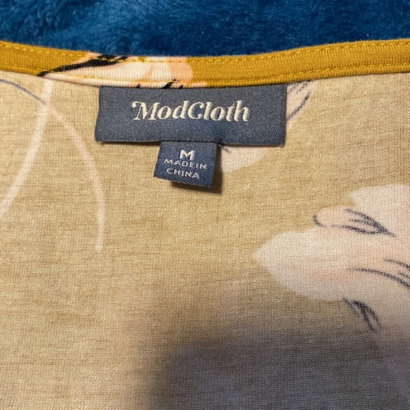 ModCloth tie front floral blouse - Picture 4 of 4